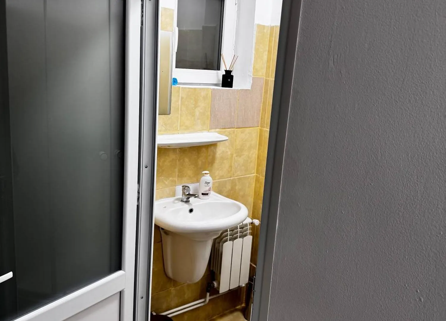 Home Efrem Bucureşti Pensiune