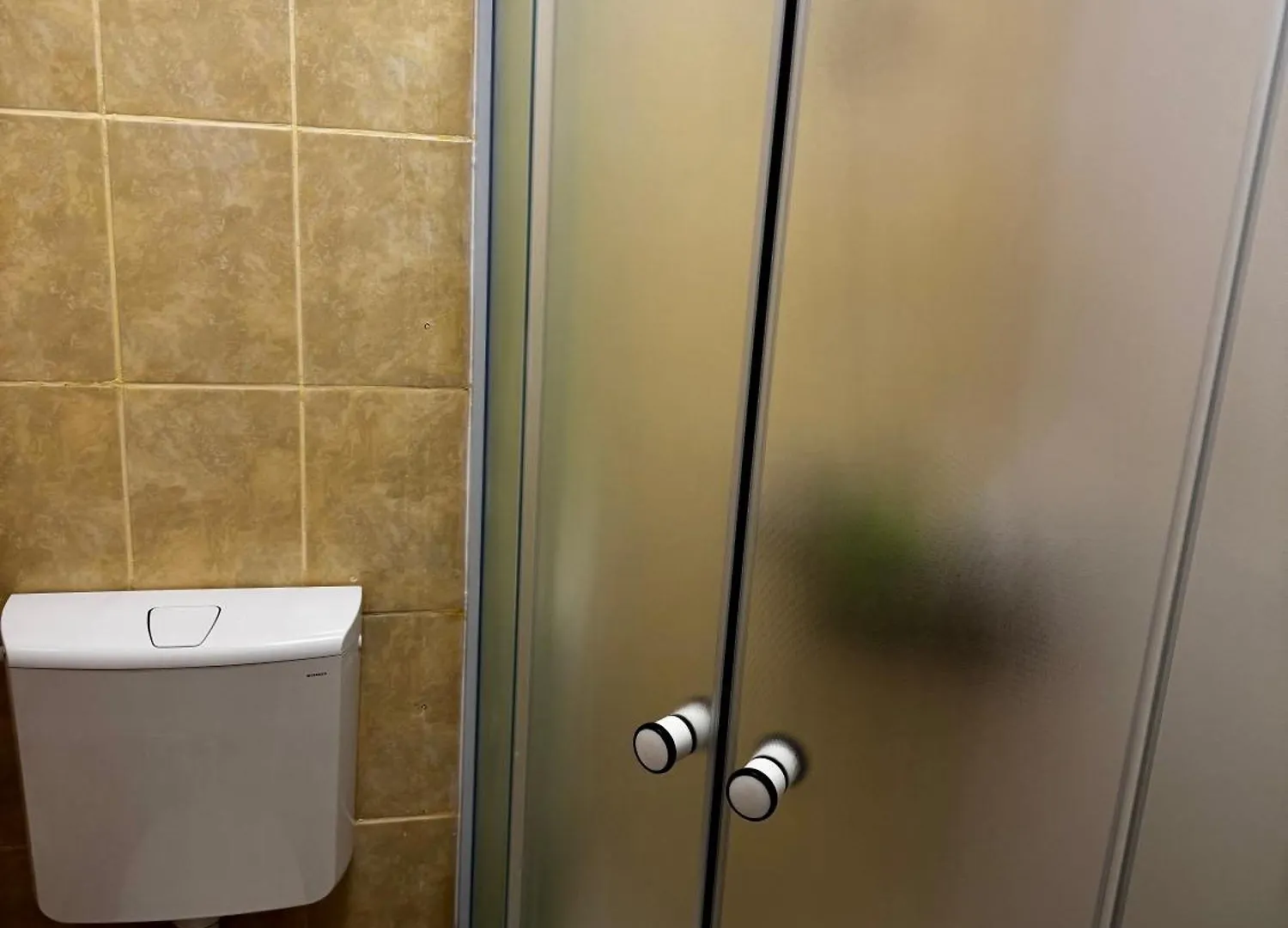 Home Efrem Bucureşti Pensiune
